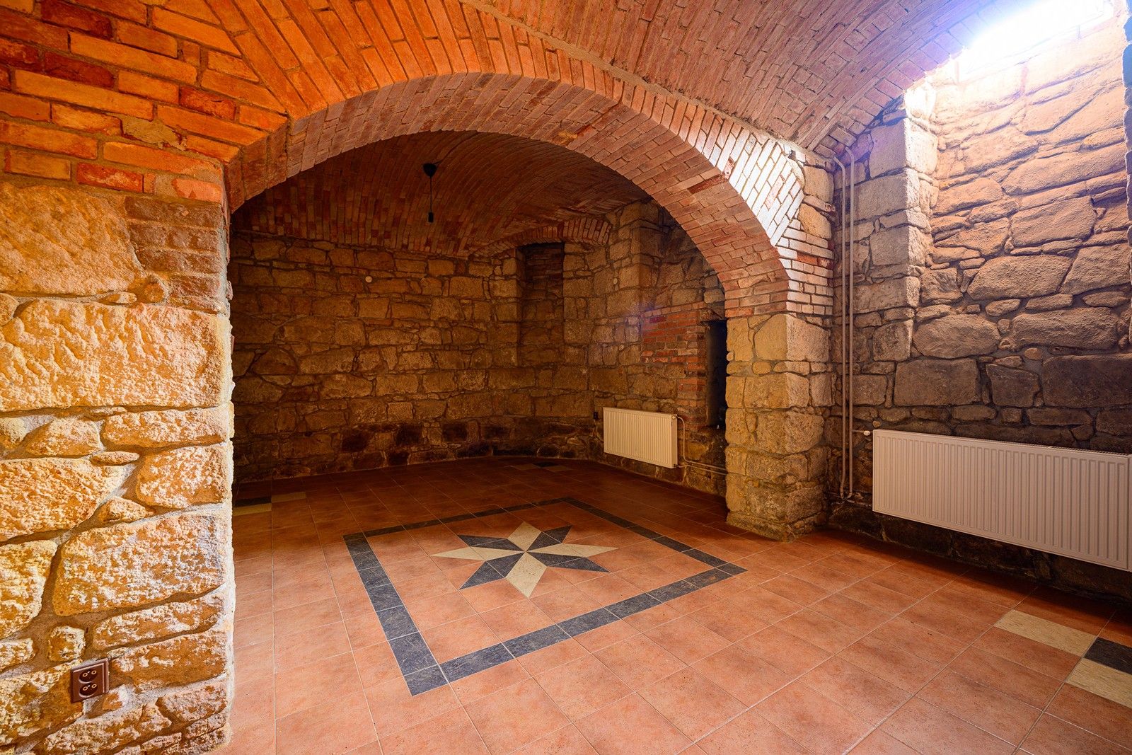 Sklady, Skvrňanská, Plzeň, 160 m²