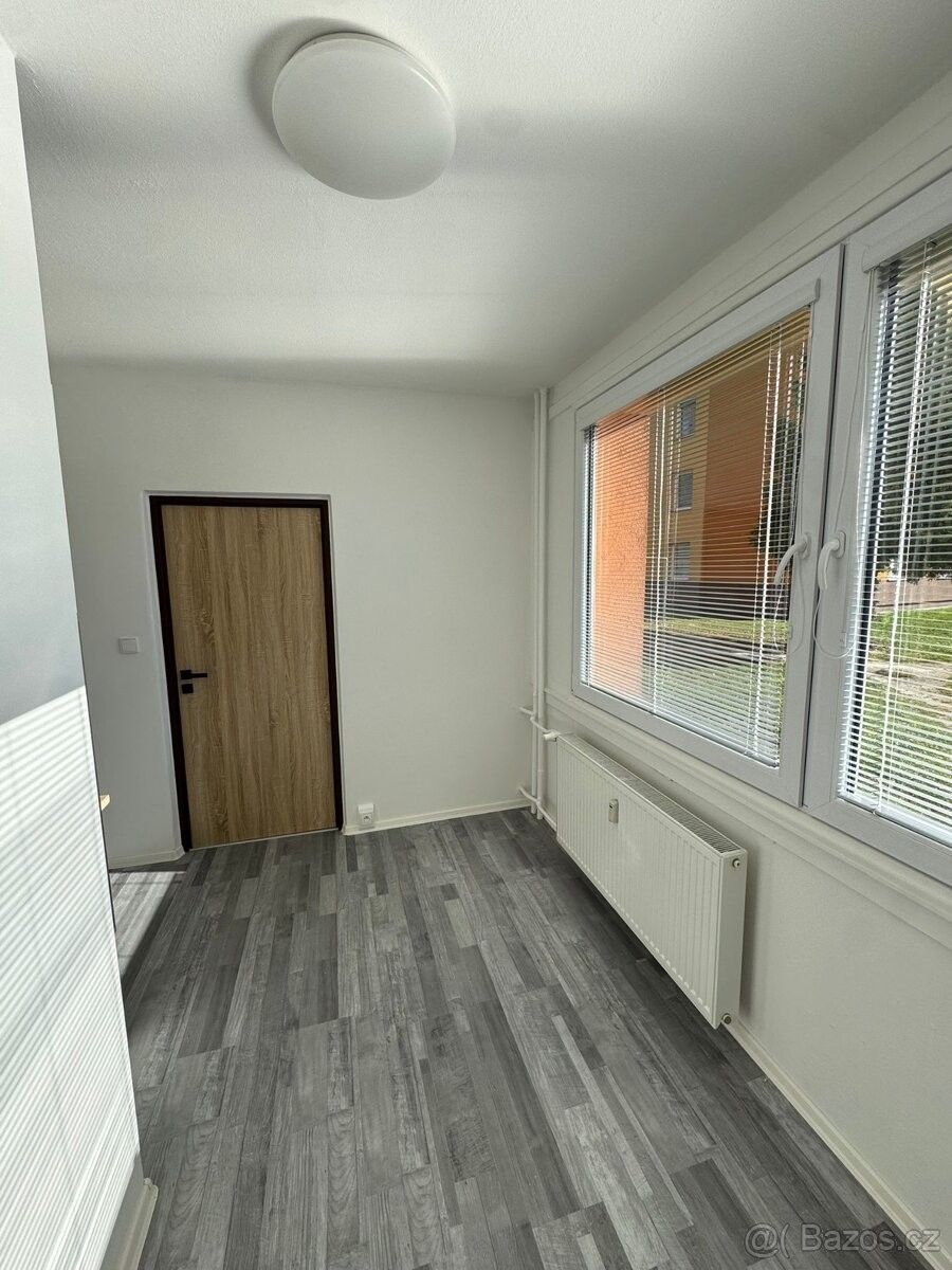 Byty, Lenora, 384 42