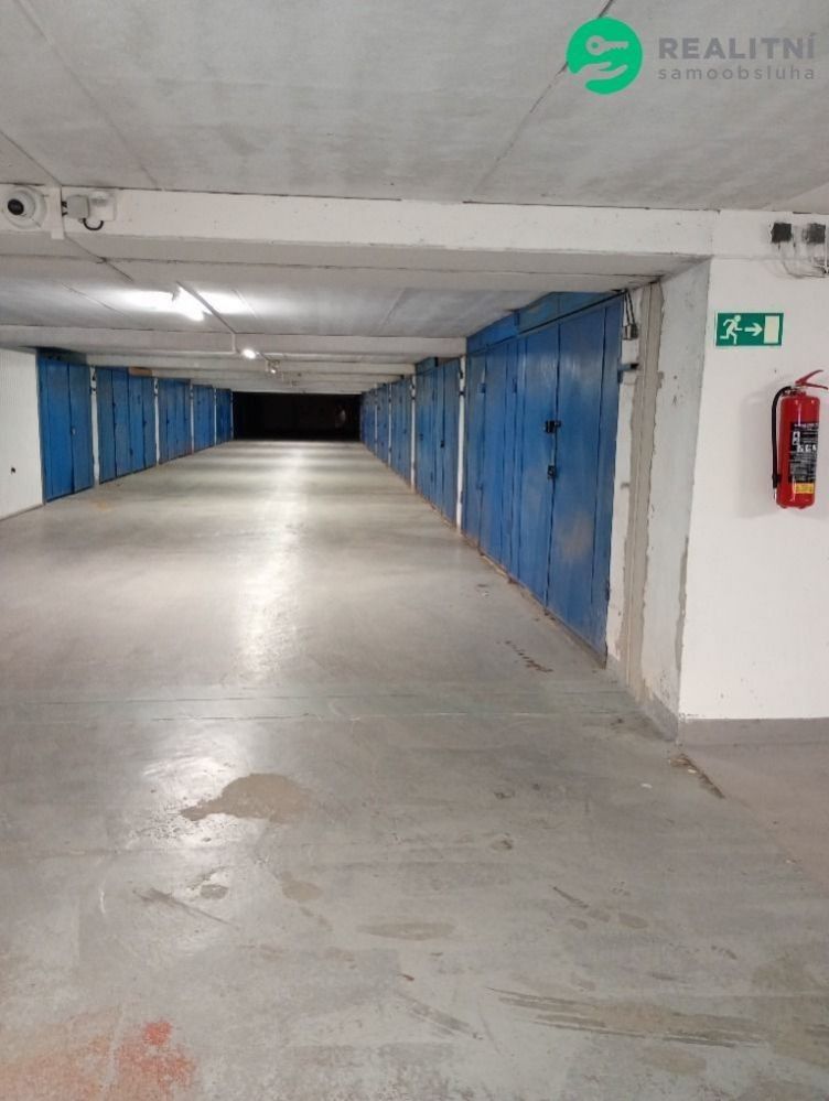 Pronájem garáž - Pavrovského, Praha, 18 m²
