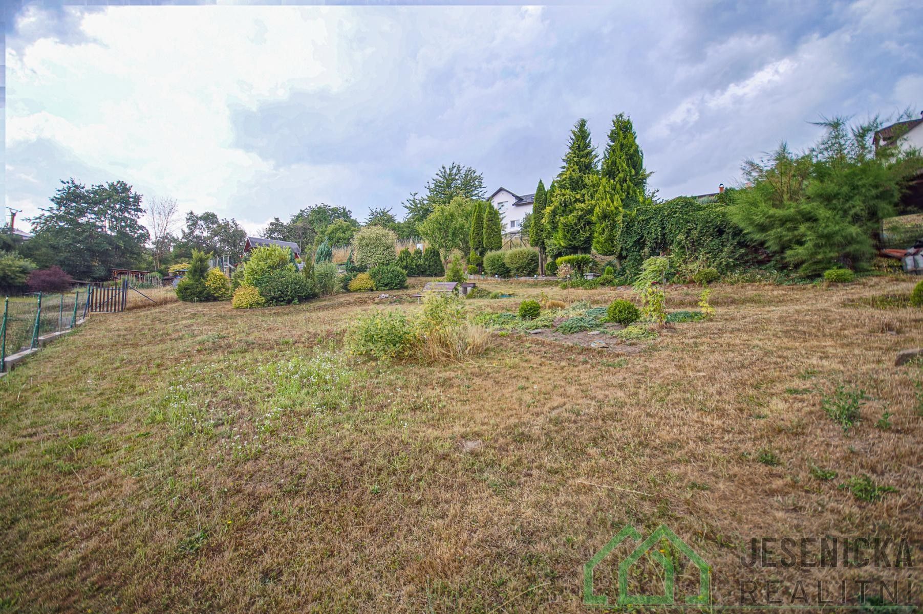 Zahrady, Mírov, 734 m²