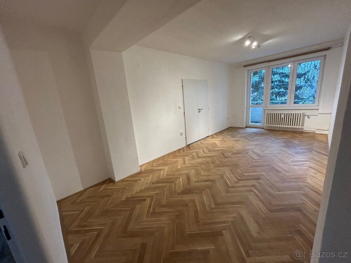 Byty, Břeclav, 690 02