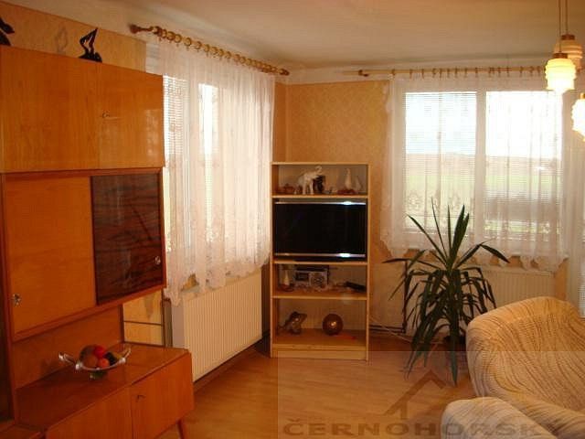 Prodej rodinný dům - Kněževes, okres Rakovník, Středočeský kraj, 400 m² - 5