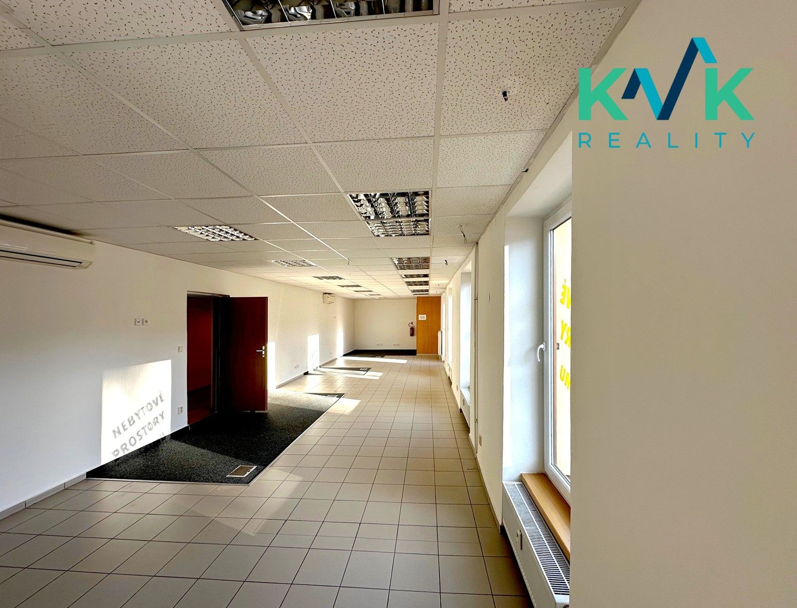 Obchodní prostory, Hlavní třída, Ostrov, 160 m² - 2