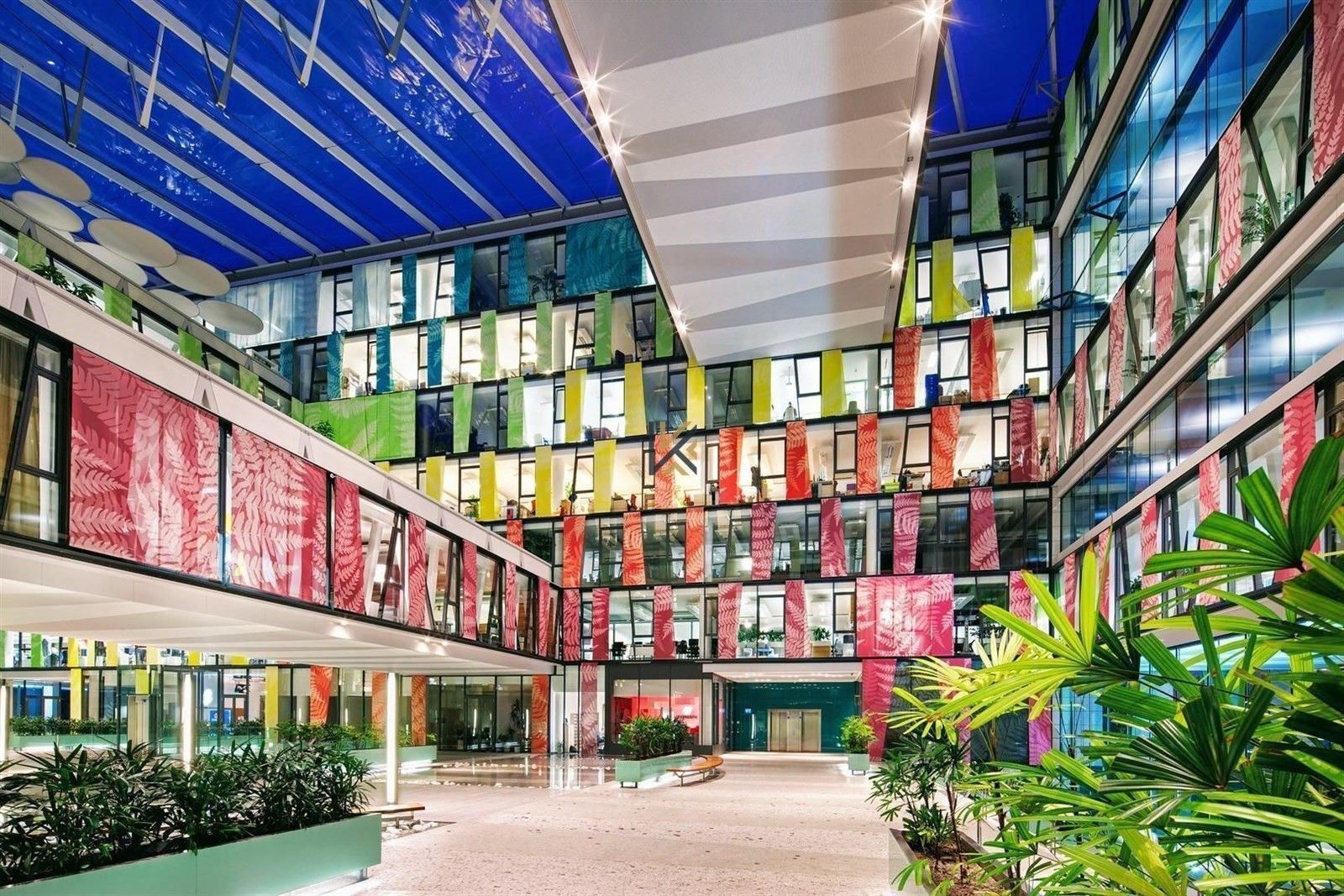 Pronájem obchodní prostory - Karolinská, Praha, 207 m²