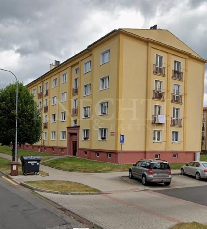 3+1, S. K. Neumanna, Ostrov, 77 m²