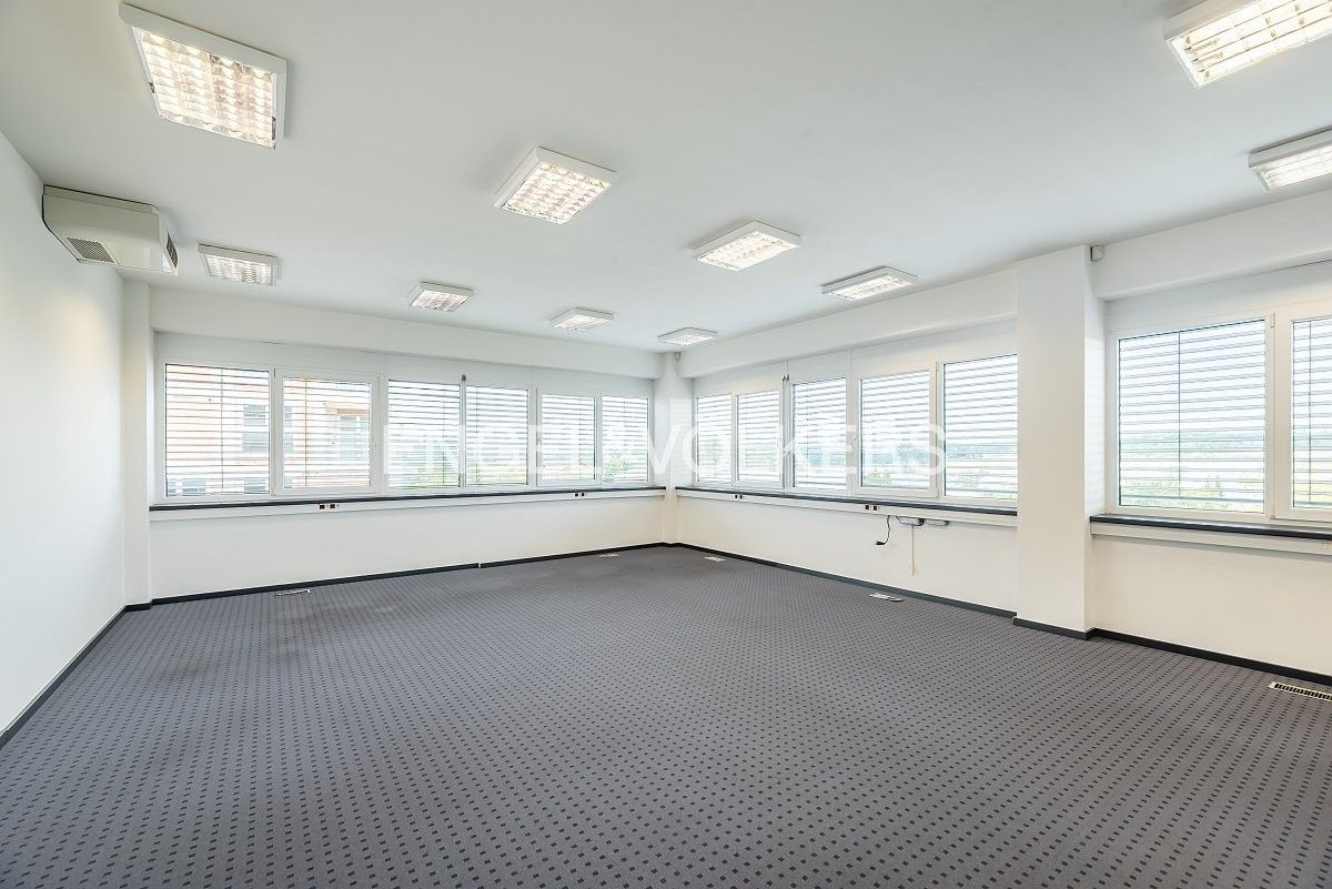 Pronájem kancelář - Nákupní, Jesenice, 85 m²