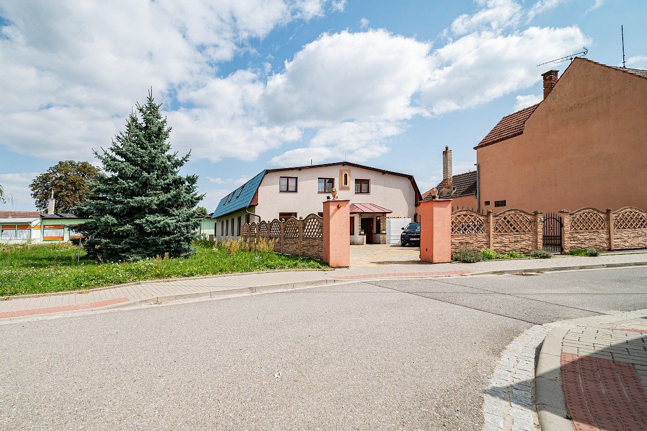 Obchodní prostory, Nedakonice, okres Uherské Hradiště, Zlínský kraj, 500 m² - 2