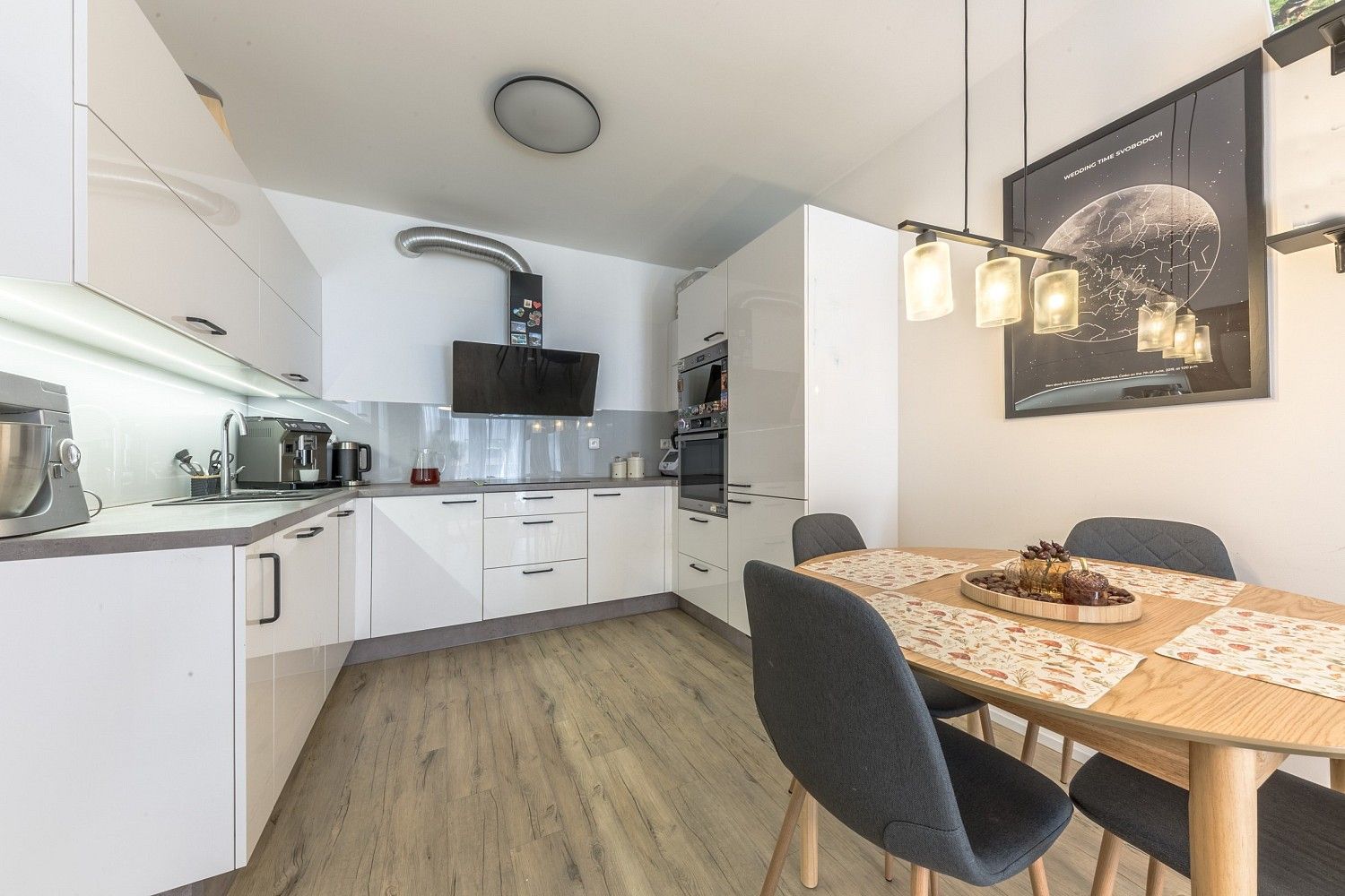 Byt 2+kk · 50 m² · Praha - Hostavice, okres Praha 14, Hlavní město Praha - 4