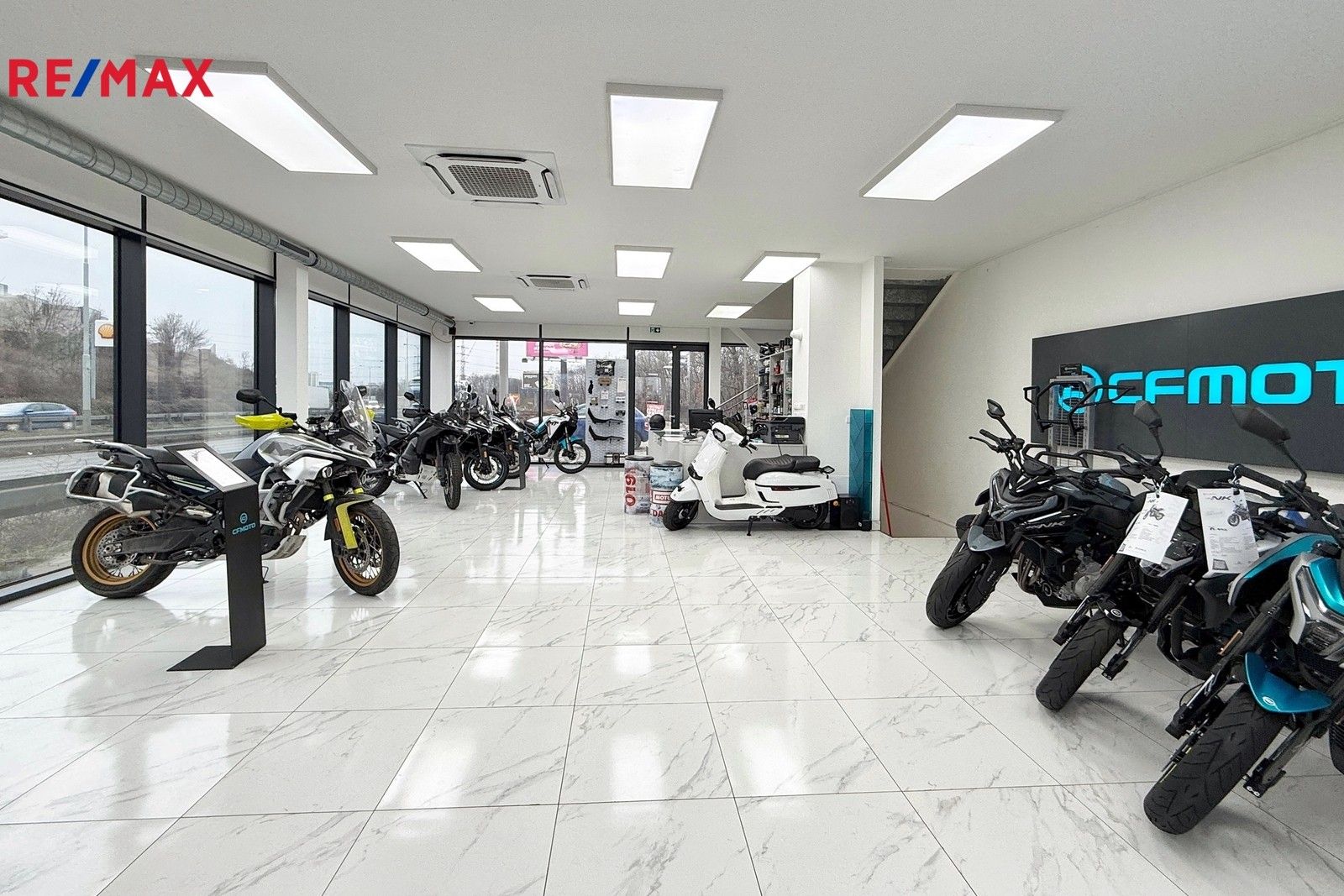 Pronájem obchodní prostory - Jižní spojka, Praha, 344 m²