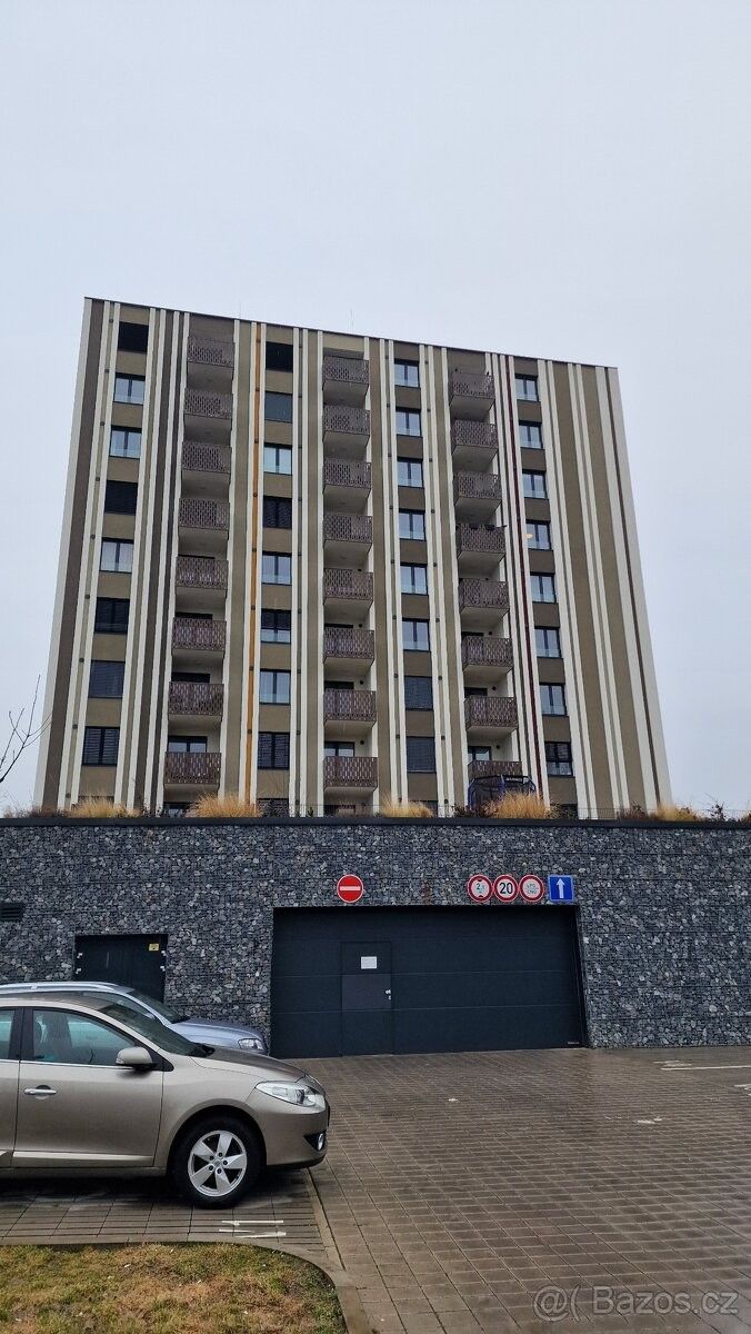 Garáže, Praha, 155 00