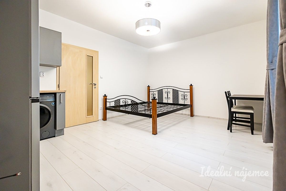 1+kk, Biskupcova, Praha, 27 m² - 2
