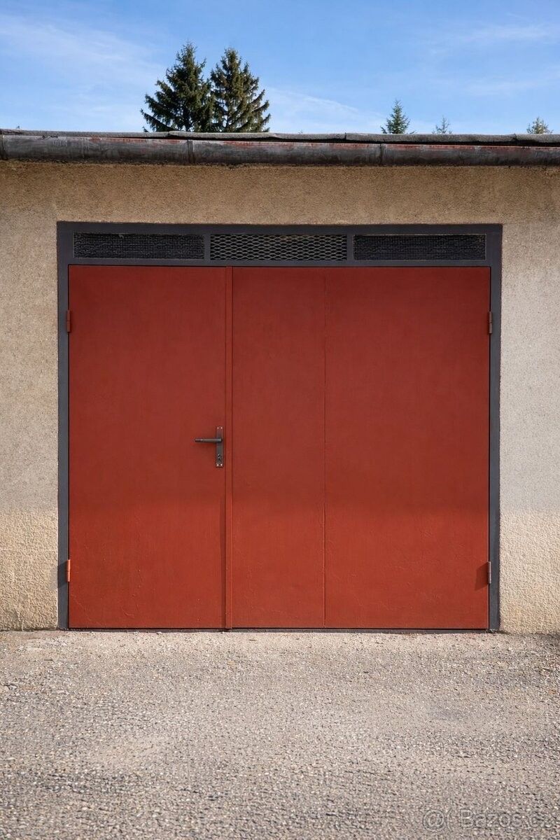 Garáže, Uherský Brod, 688 01