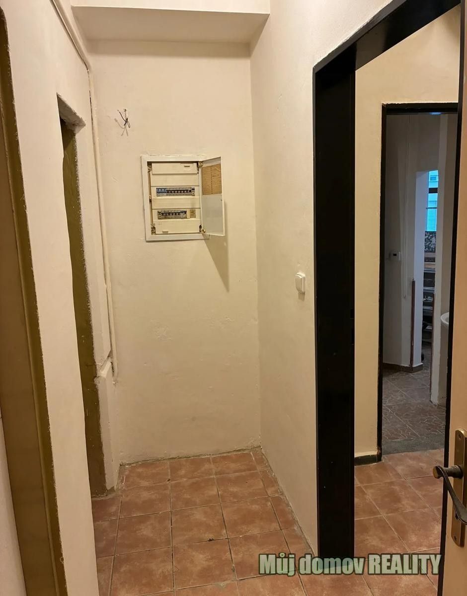 Pronájem obchodní prostory - Střimelická, Praha, 141 m²