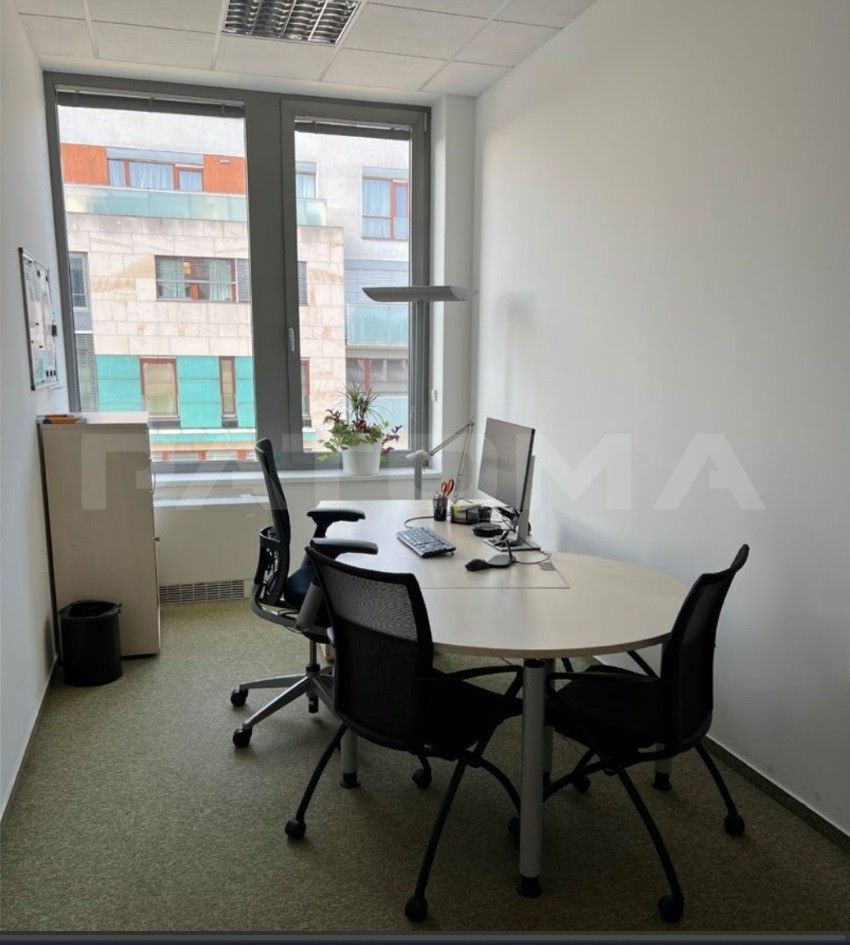 Kancelář · 468 m² · Rohanské nábřeží, Praha - 4