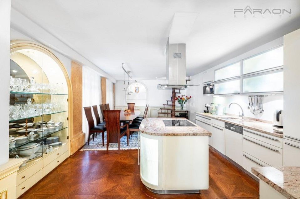 Byty, Smetanovo nábřeží, Praha, 142 m²