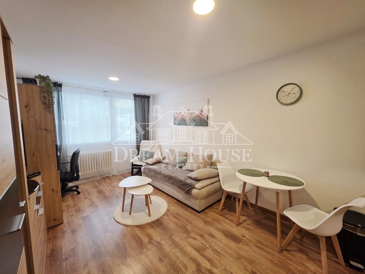 Pronájem byt 2+kk - Skuteckého, Praha, 45 m²