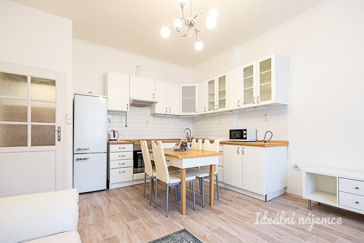 Pronájem byt 2+kk - Tusarova, Praha, 46 m²