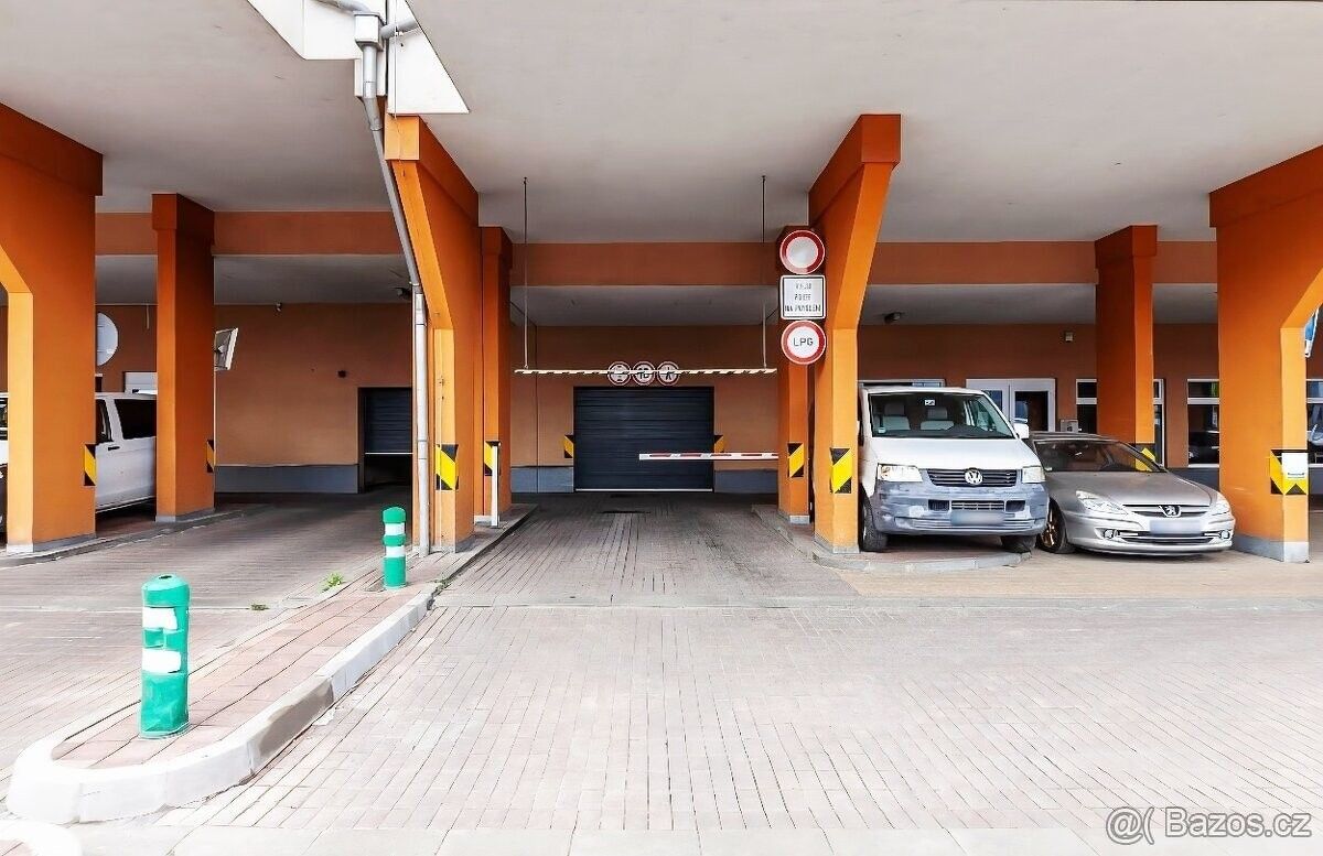 Garáže, Praha, 190 00