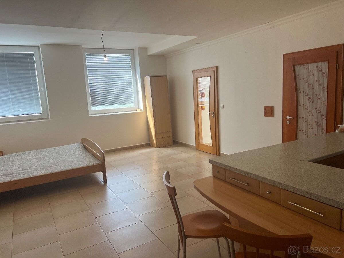 Pronájem byt - Holice v Čechách, 534 01