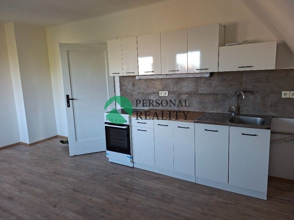 2+kk, Školní, Jesenice, 50 m² - 1