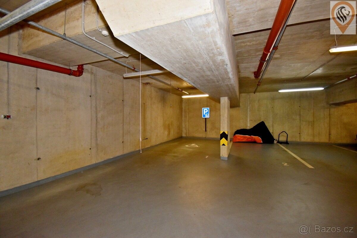 Garáže, Praha, 161 00