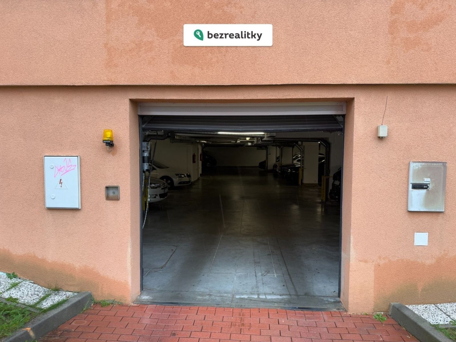 Garáže, Nad Okrouhlíkem, Praha, 14 m²