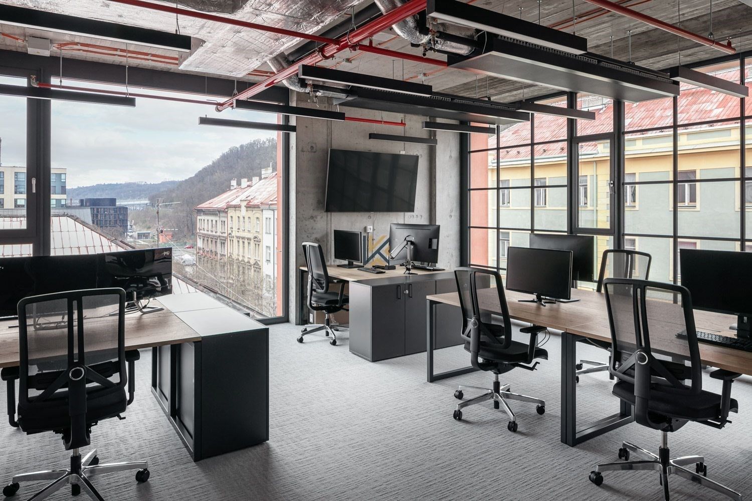 Pronájem kancelář - Pernerova, Praha, 300 m²