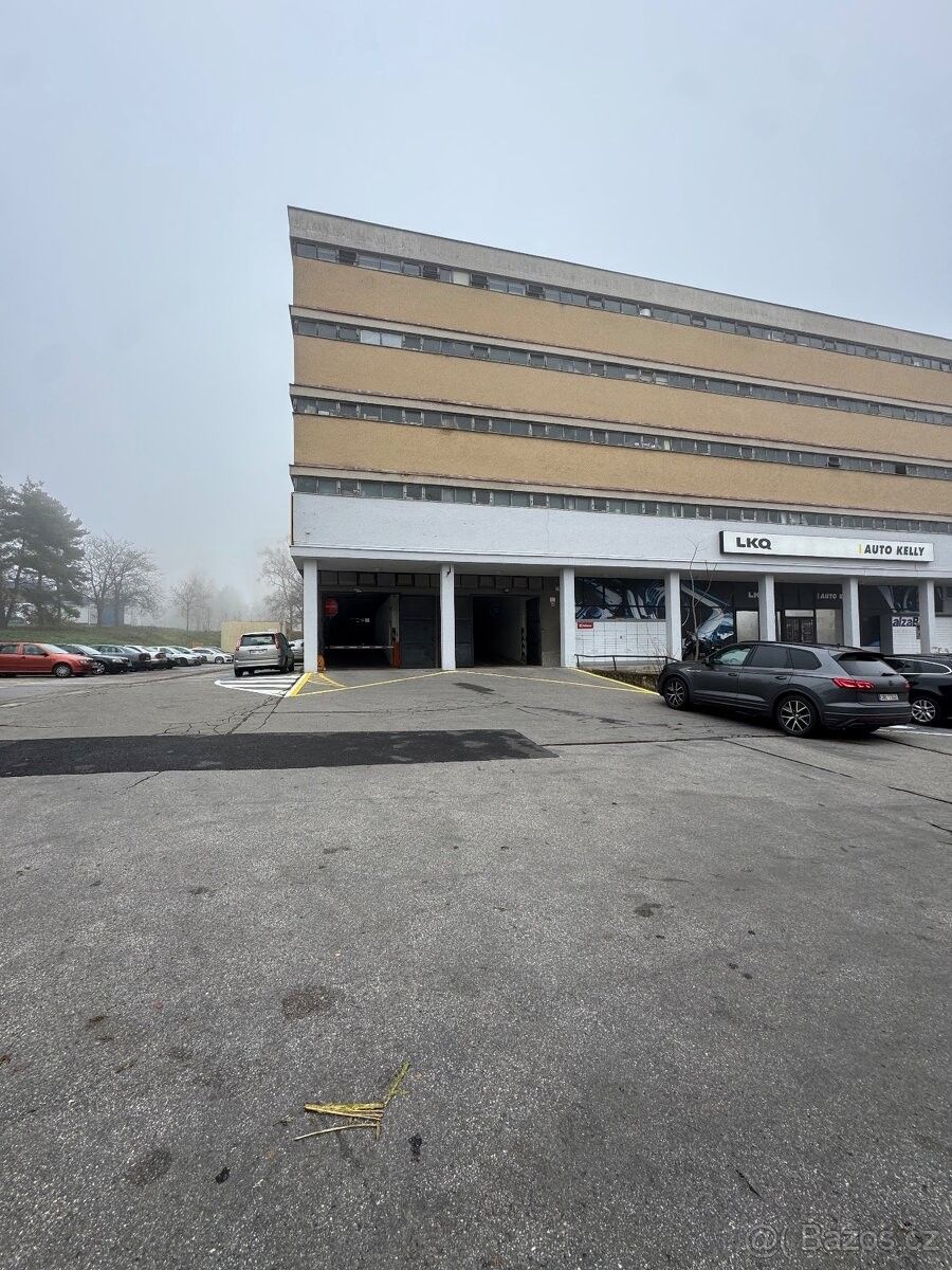 Garáže, Brno, 638 00