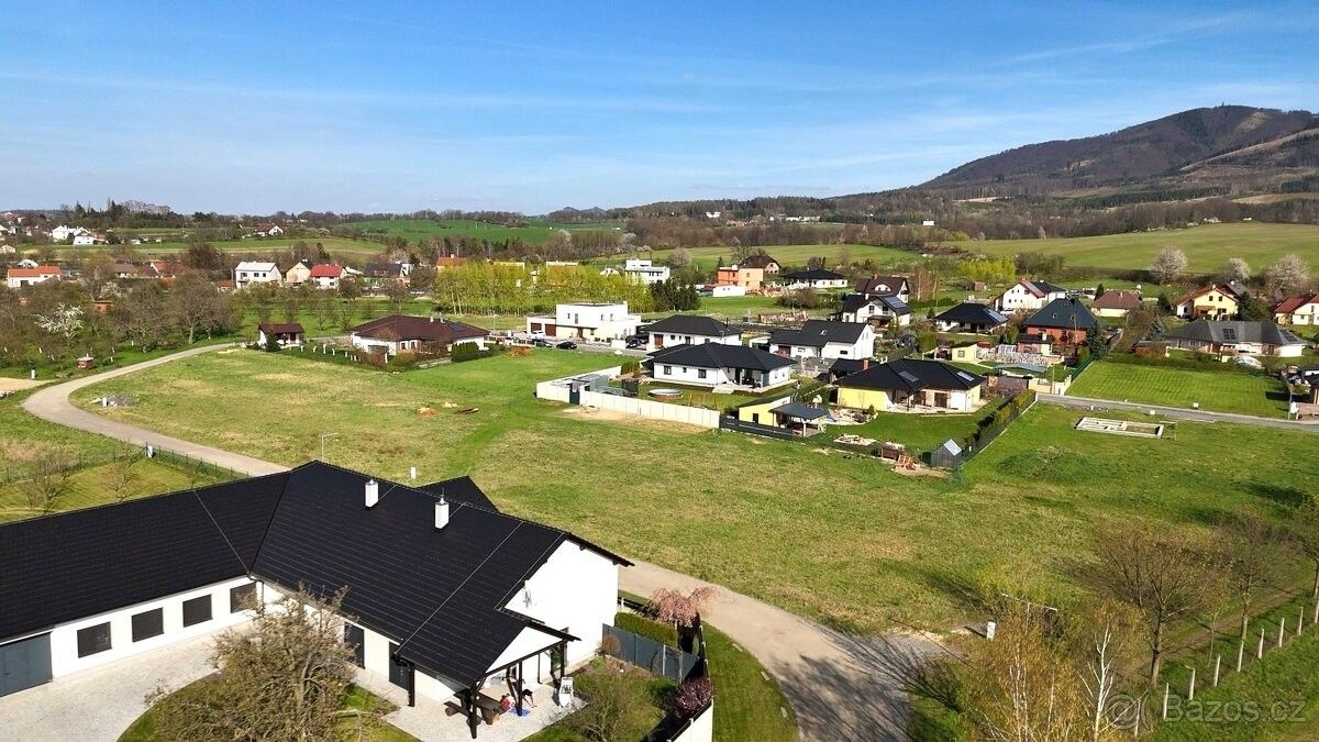 Prodej pozemek pro bydlení - Loukov, 768 75