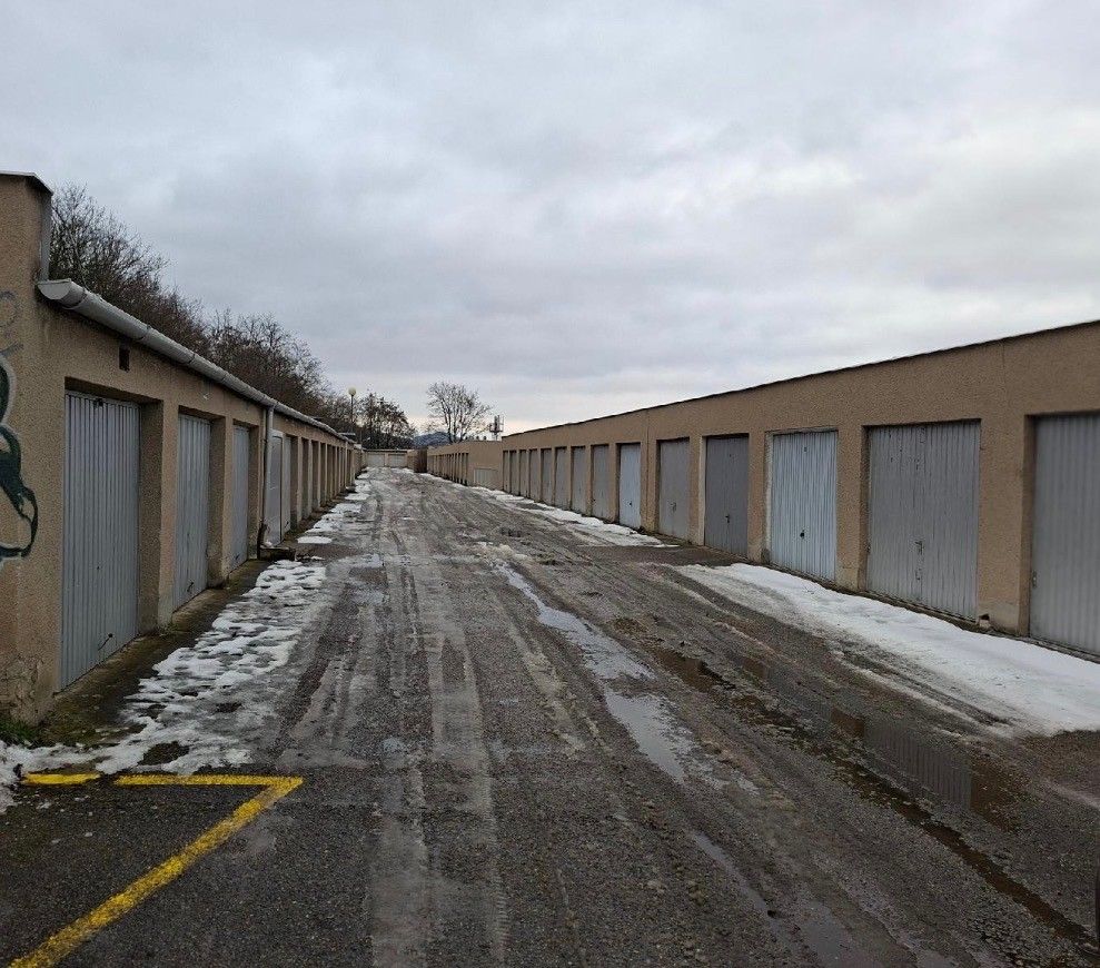 Garáže, Brno, 621 00