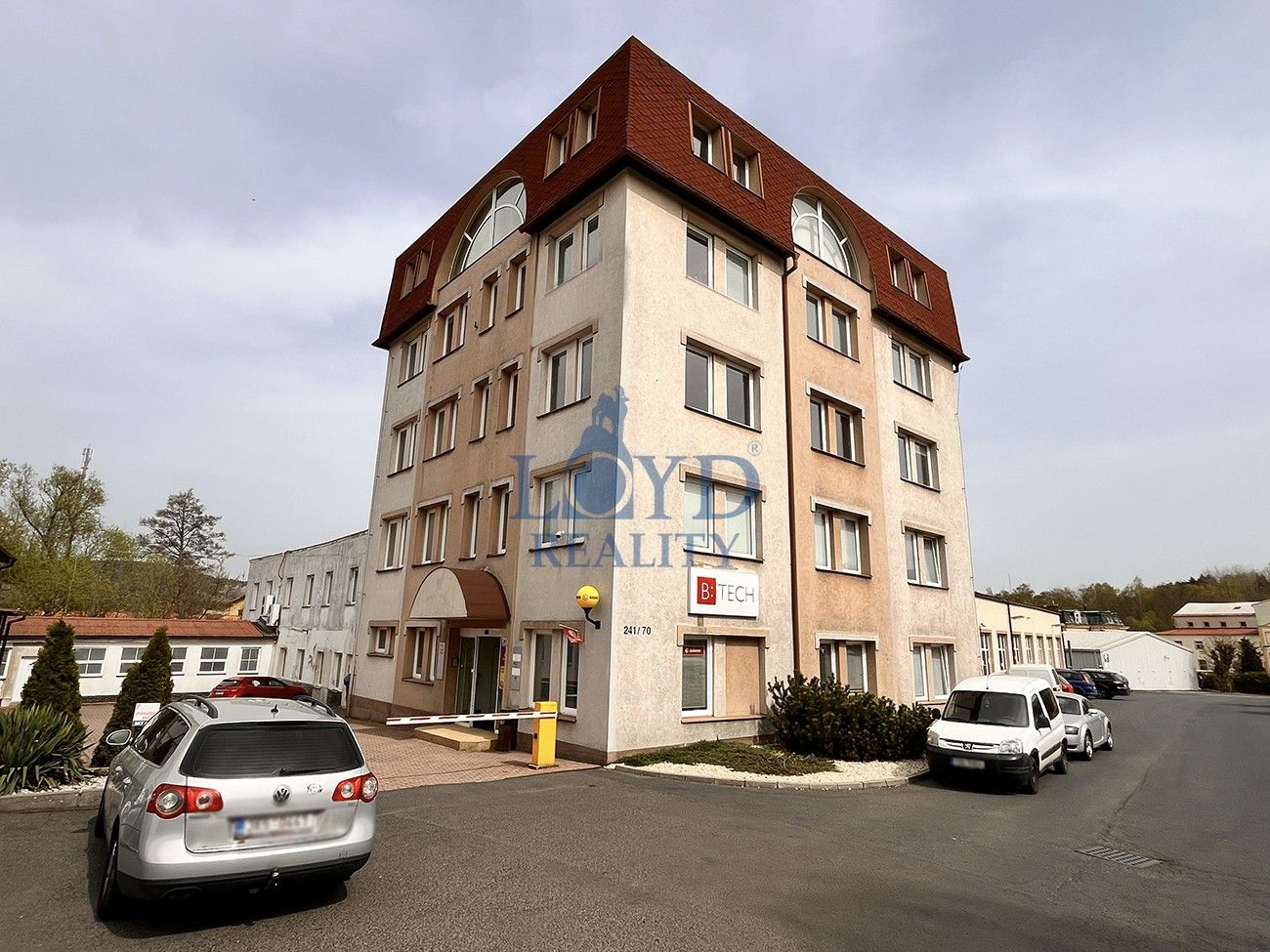 Pronájem kancelář - Závodu míru, Karlovy Vary, 83 m²