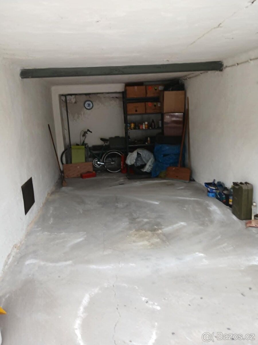 Garáže, Ostrava, 702 00