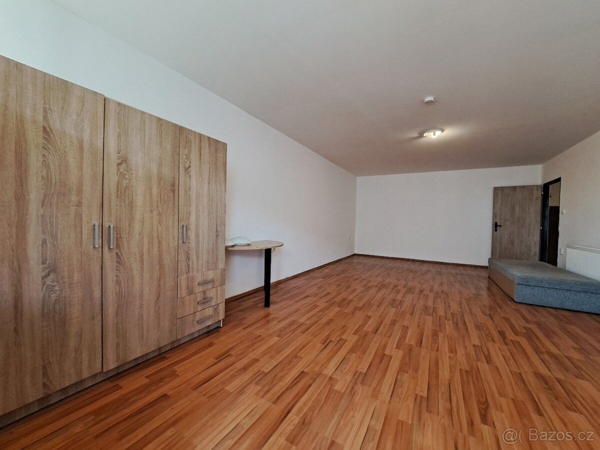 Pronájem byt - Veselí nad Moravou, 698 01