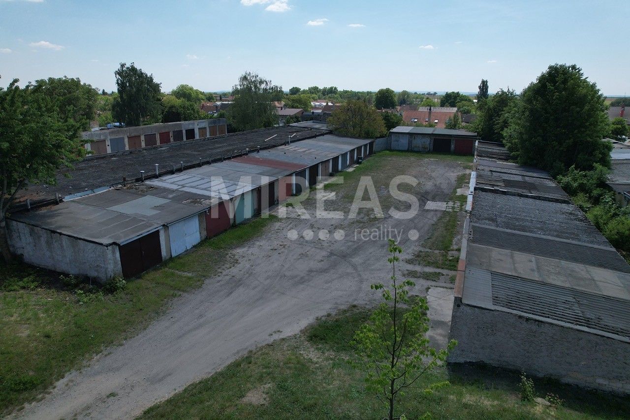 Prodej garáž - Milovice, 22 m²