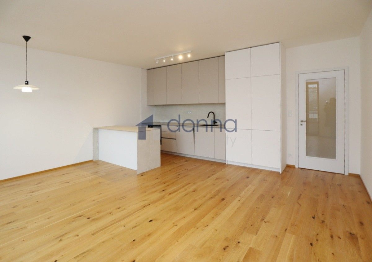 Pronájem byt 3+kk - Závišova, Praha, 89 m²