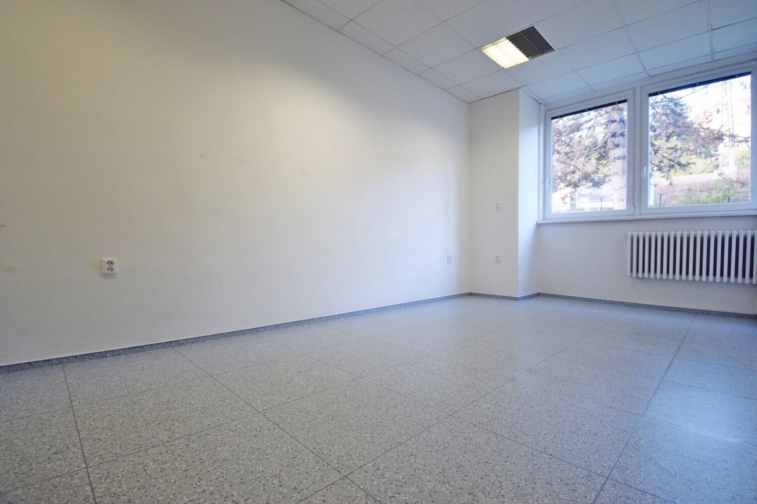 Pronájem komerční - Vrážská, Praha, 136 m²