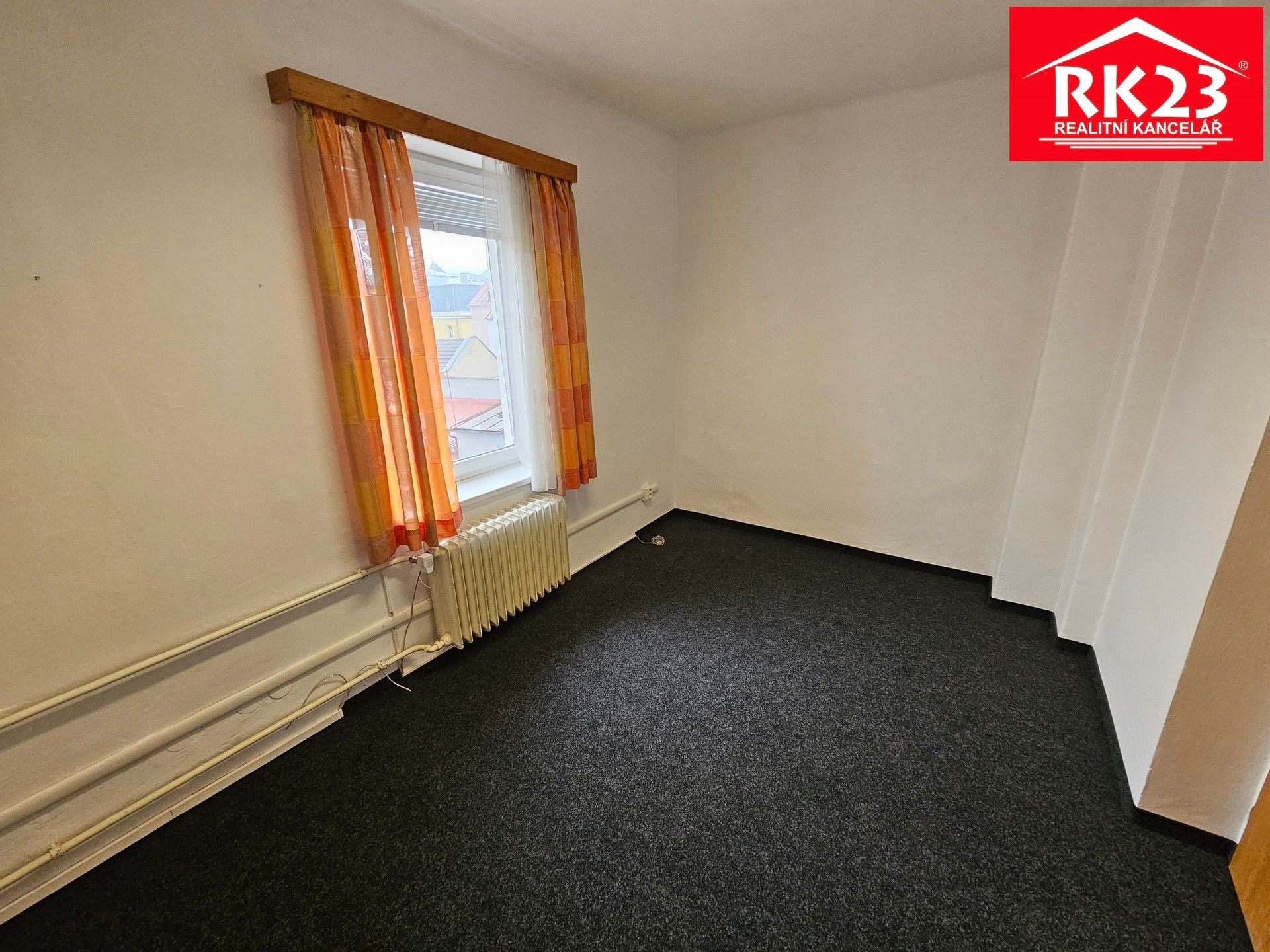 Pronájem kancelář - Nádražní náměstí, Mariánské Lázně, 13 m²