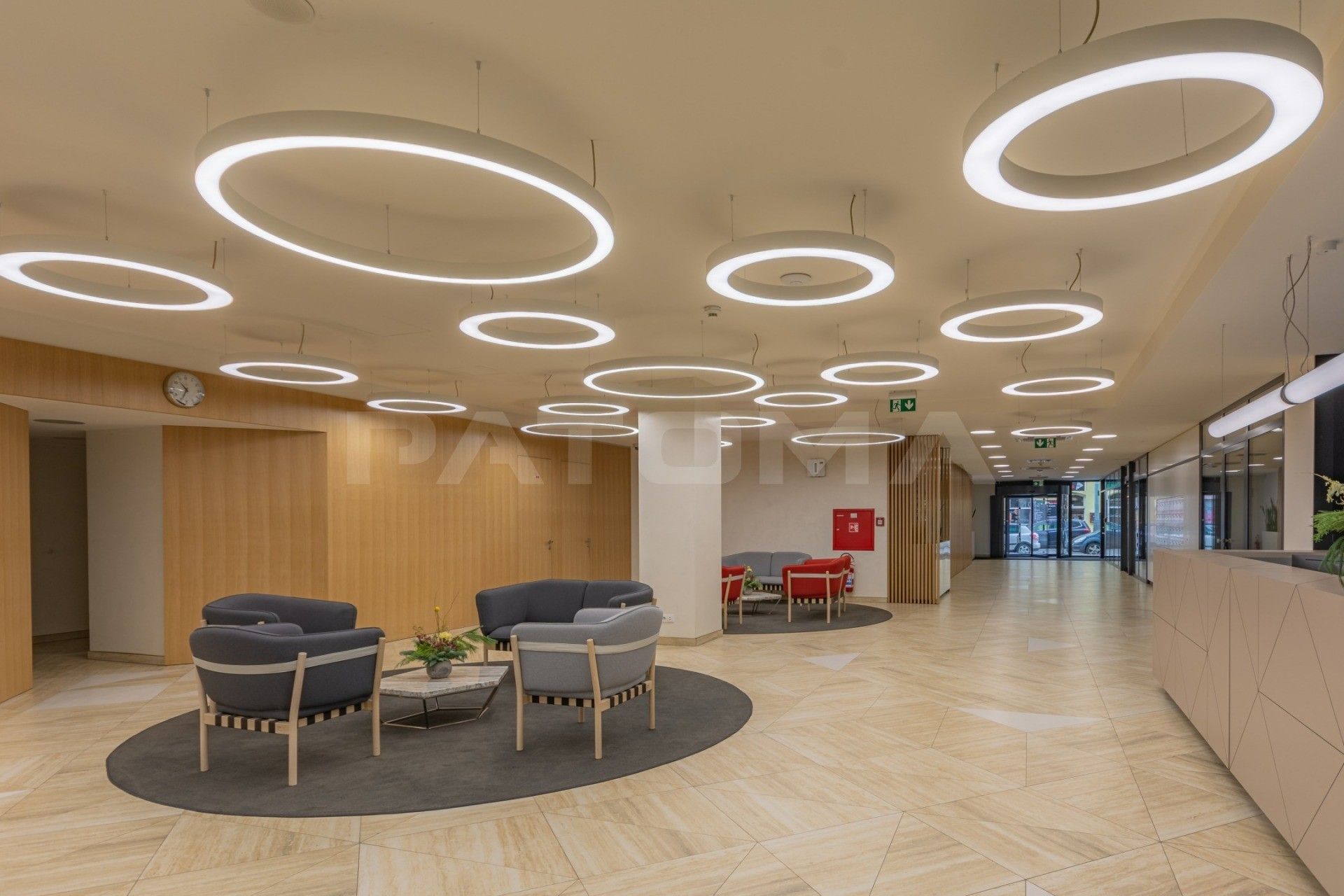 Pronájem obchodní prostory - Sokolovská, Praha, 184 m²