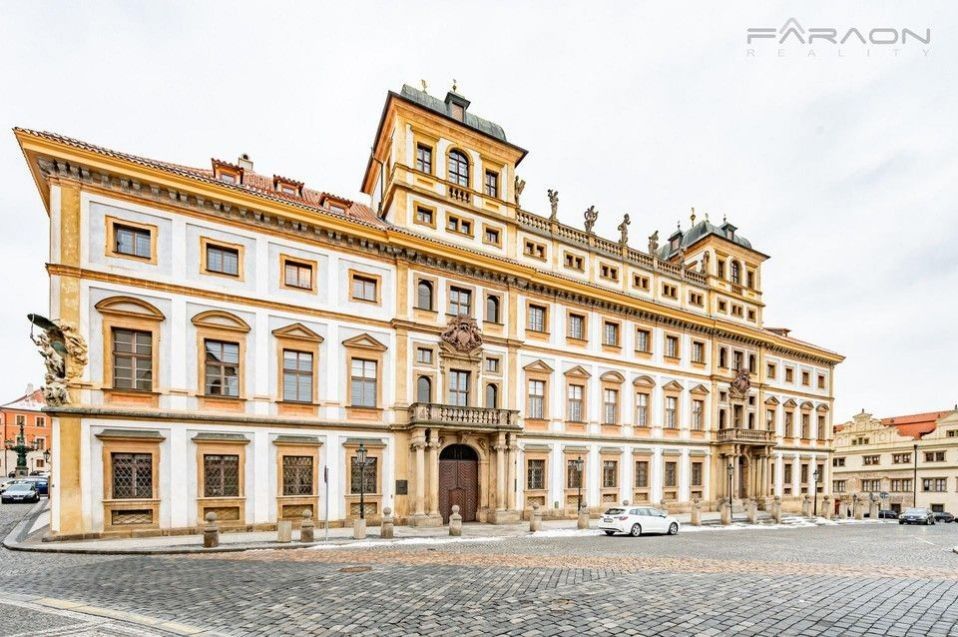 Pronájem komerční - Hradčanské náměstí, Praha, 106 m²