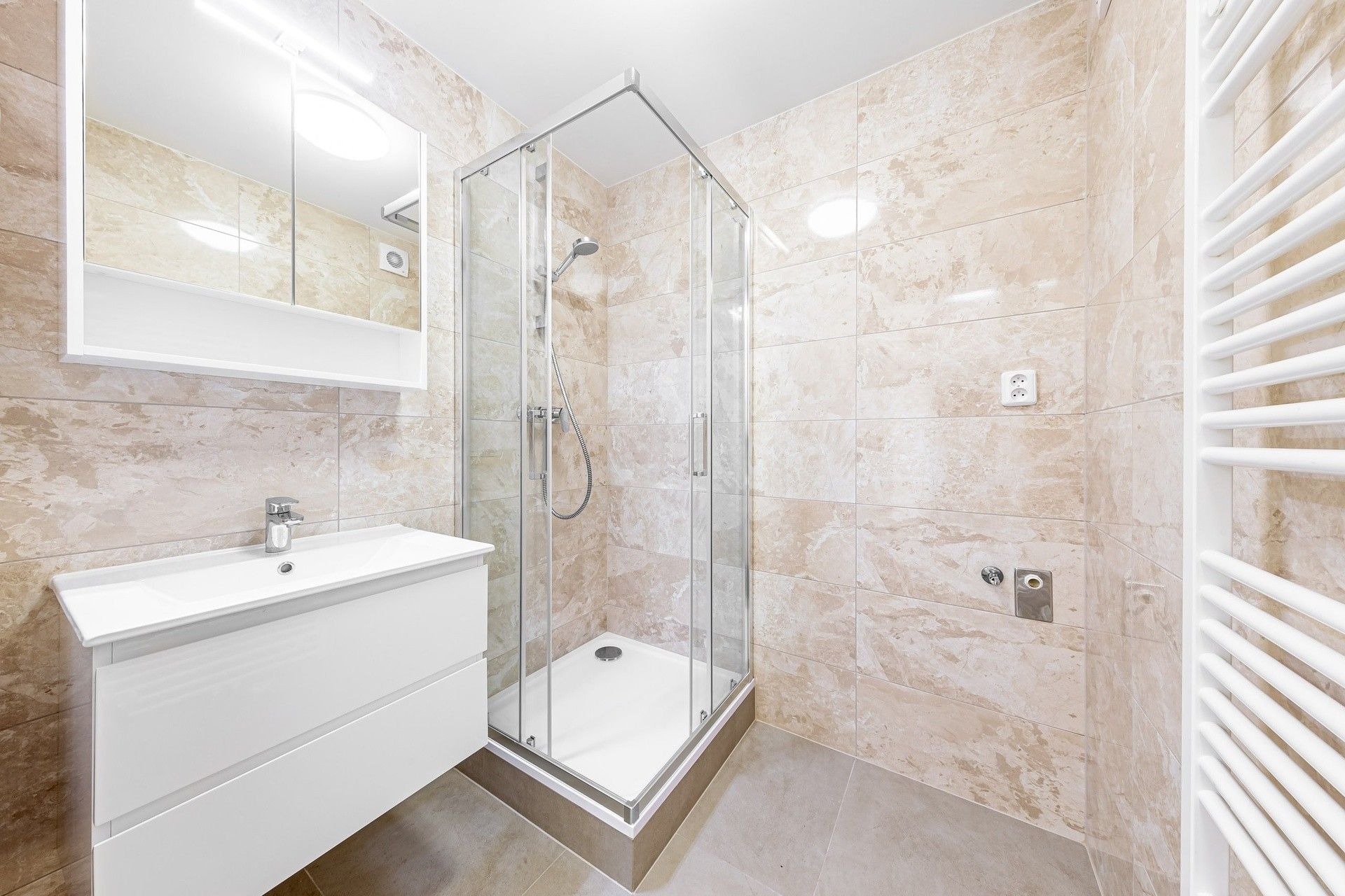 Byt 2+kk · 48 m² · Sokolovská, Praha - 3