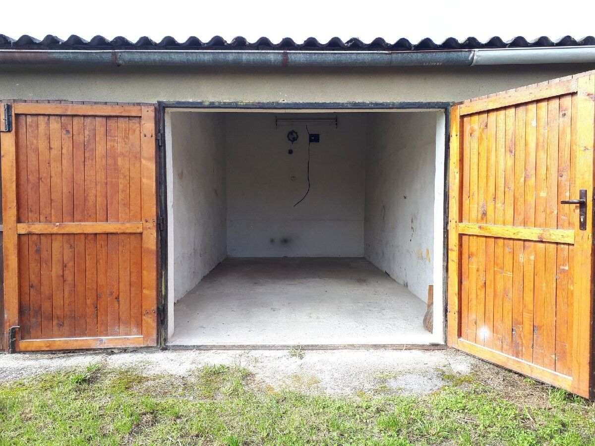 Pronájem garáž - Jindřichův Hradec, 377 01