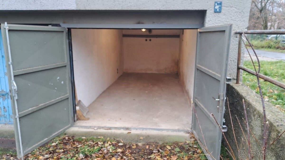 Garáže, Ostrava, 700 30