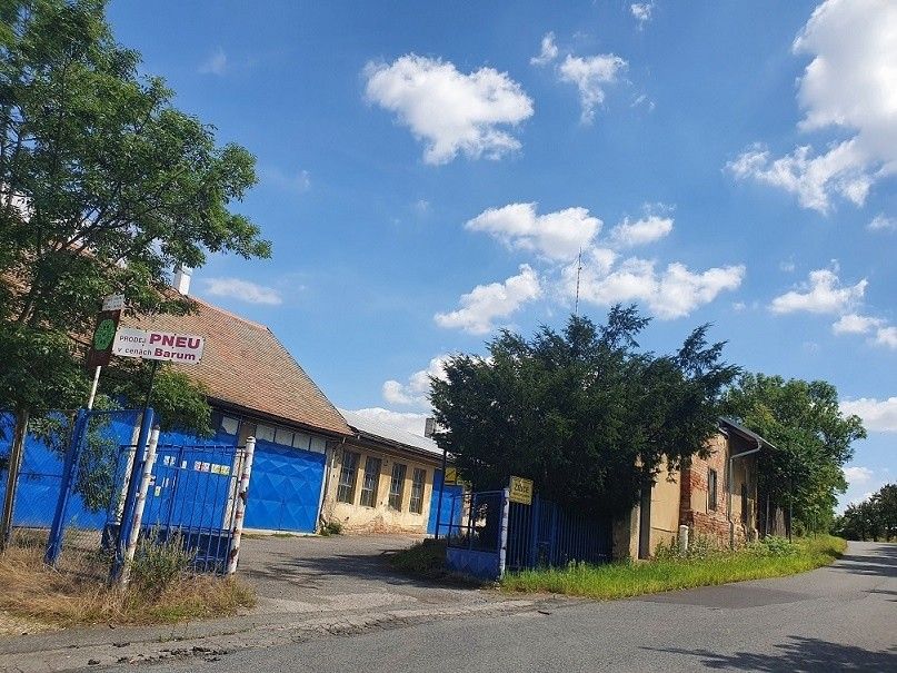 Sklady, Zvoleněves, 273 25