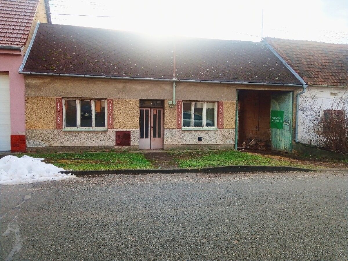 Prodej rodinný dům - Polešovice, 687 37