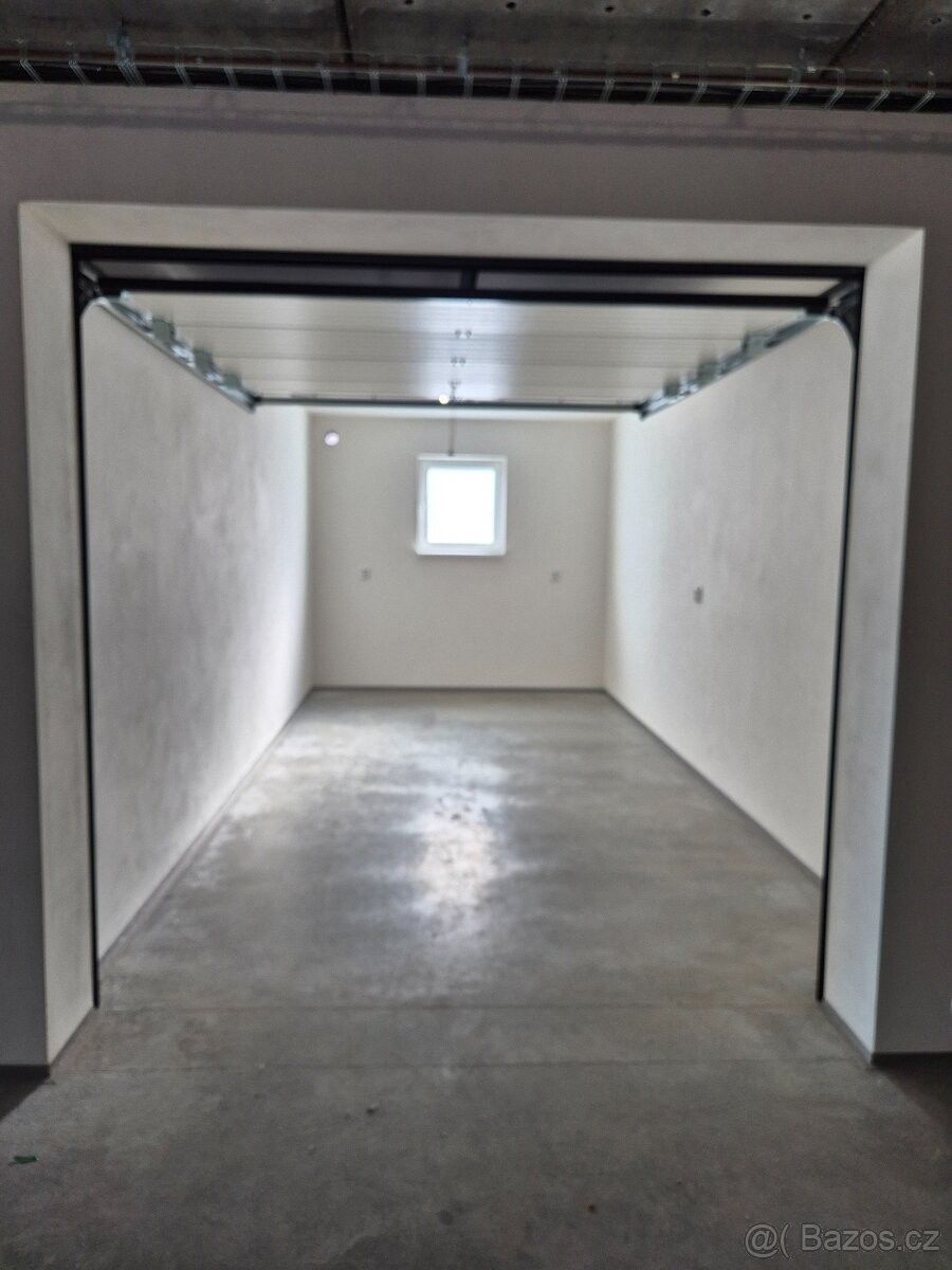 Pronájem garáž - Moravské Budějovice, 676 02