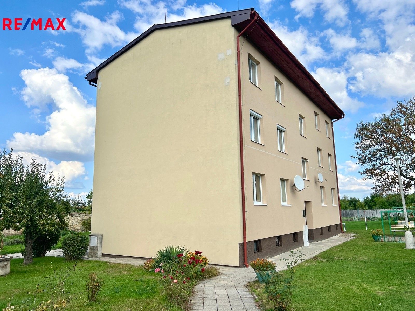 3+1, Nádražní, Slavětín, 64 m²