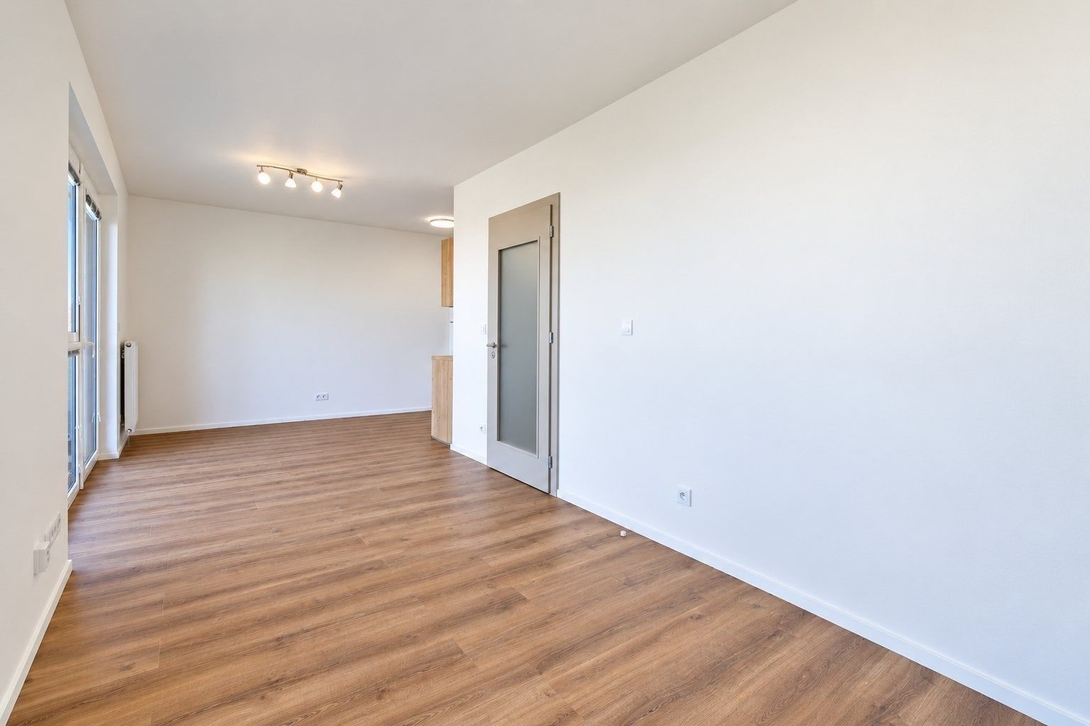 Pronájem byt 1+kk - Arnošta Valenty, Praha - Černý Most, 31 m² - 5