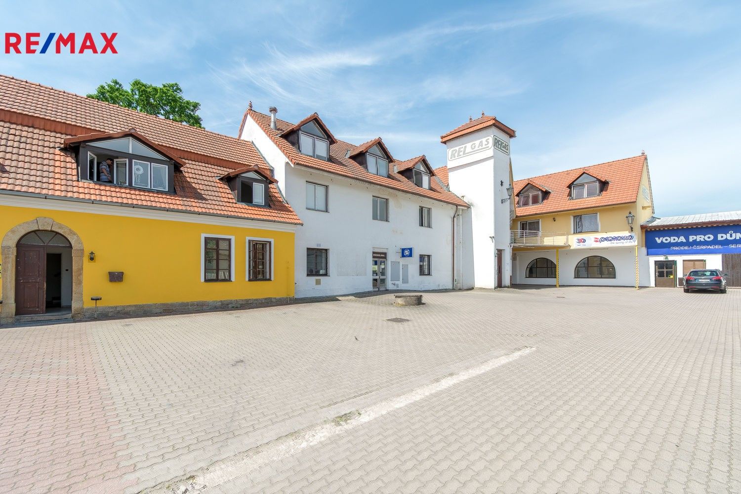 Pronájem obchodní prostory - Pražská třída, Hradec Králové, 196 m²