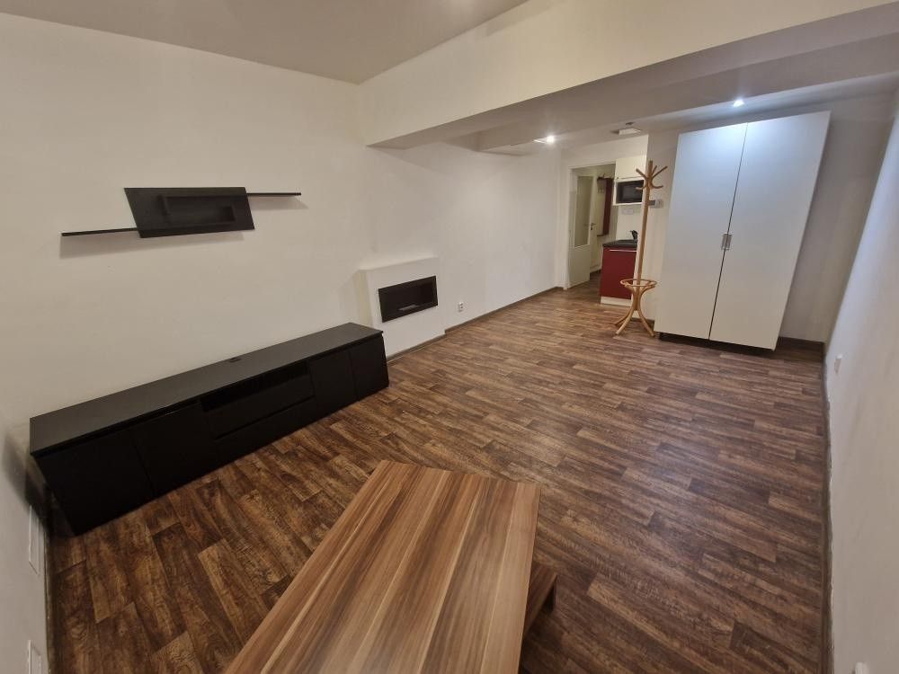 Pronájem byt - Dolní Lhota, 763 26