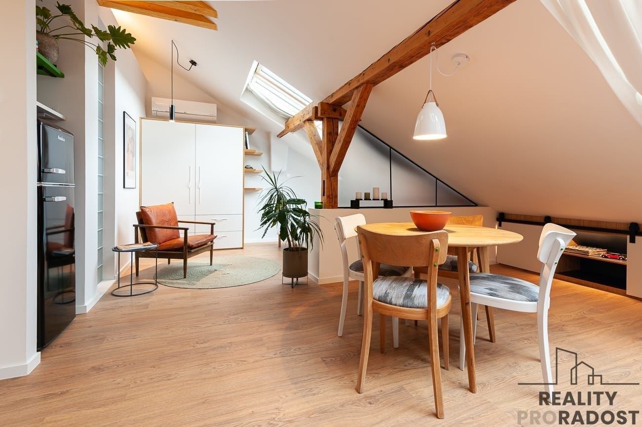 Pronájem byt 1+kk - Čs. armády 369, Praha Bubeneč, 52 m² - 5